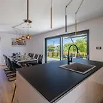 Lavanda Villa *